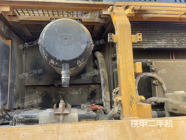 散熱器正面(大件艙室) 散熱器正面(大件艙室)