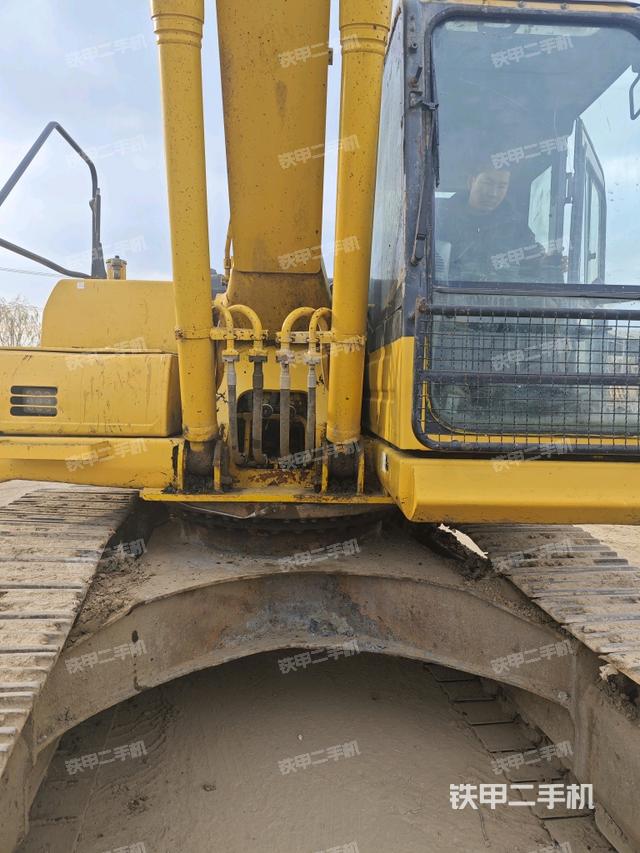 轉(zhuǎn)盤和下車架正前（工作和回轉(zhuǎn)裝置）