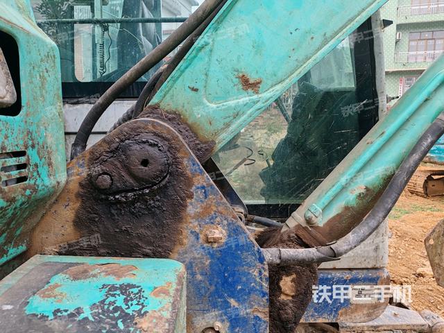 大臂根部?斜視(工作和回轉(zhuǎn)裝置) 大臂根部?斜視(工作和回轉(zhuǎn)裝置)
