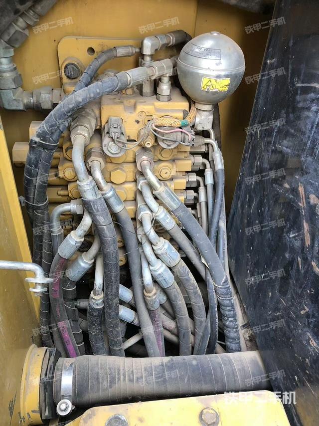 回轉(zhuǎn)馬達和主控閥（整機外觀）