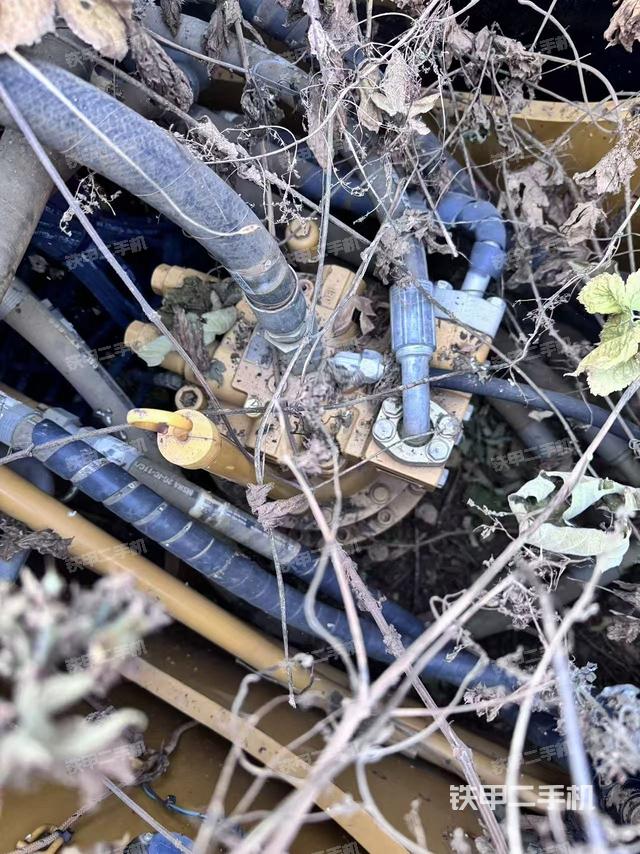 駕駛室頂部(整機外觀) 駕駛室頂部(整機外觀)