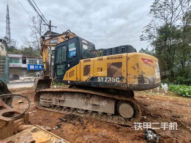 三一重工SY215C挖掘机的设备实拍-第3张实拍照片
