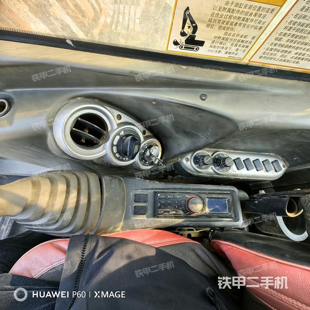 座椅右側(cè)控制臺(tái)/鑰匙門/油門/含右手柄(駕駛室部分) 座椅右側(cè)控制臺(tái)/鑰匙門/油門/含右手柄(駕駛室部分)