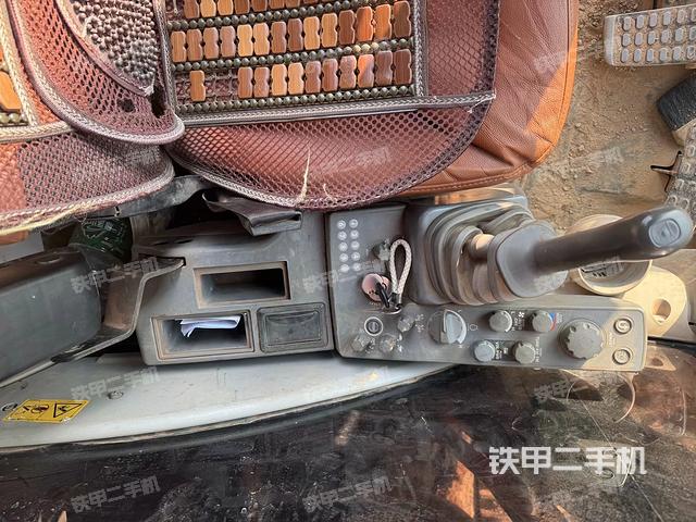 座椅左側(cè)控制臺(tái)/音響/含左手柄（駕駛室部分）