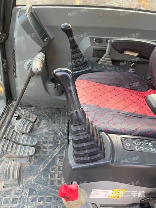 駕駛室頂部（整機(jī)外觀）