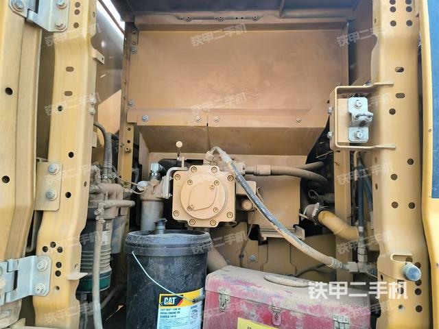 液壓泵艙室正面整體(整機(jī)外觀) 液壓泵艙室正面整體(整機(jī)外觀)