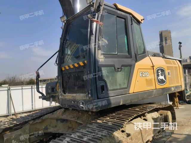 駕駛室整體（整機外觀）