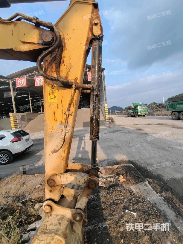 小臂整體左后(工作和回轉(zhuǎn)裝置) 小臂整體左后(工作和回轉(zhuǎn)裝置)