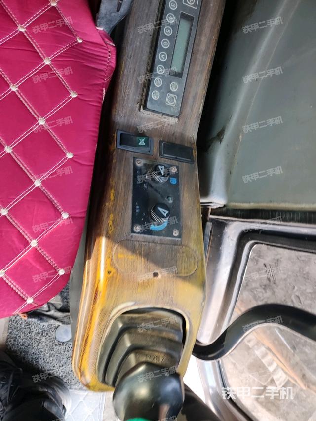 座椅左側(cè)控制臺(tái)/音響/含左手柄（駕駛室部分）