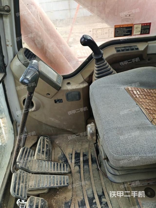 駕駛室整體（整機(jī)外觀）