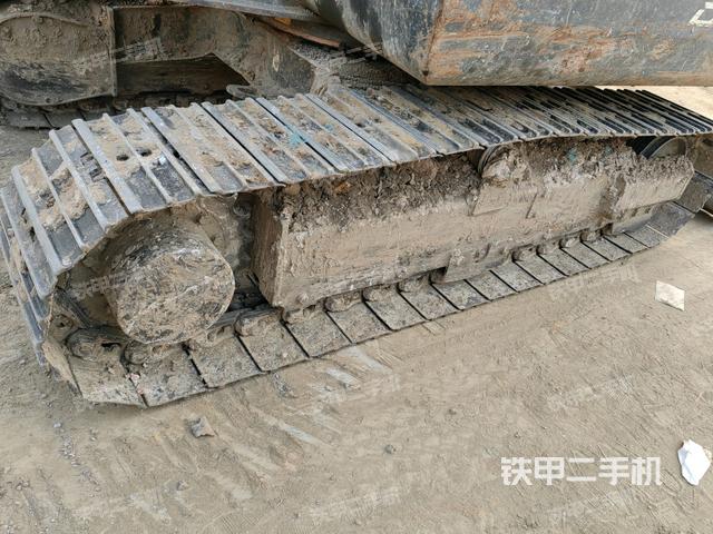 右側(cè)履帶整體?(行走機(jī)構(gòu)) 右側(cè)履帶整體?(行走機(jī)構(gòu))