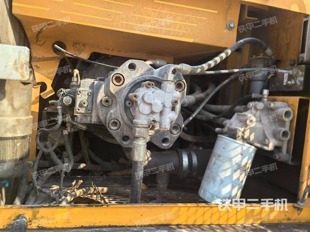 液壓泵艙室正面整體（整機(jī)外觀）