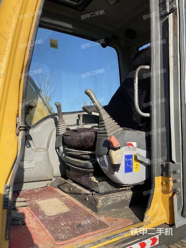 駕駛室整體（整機外觀）