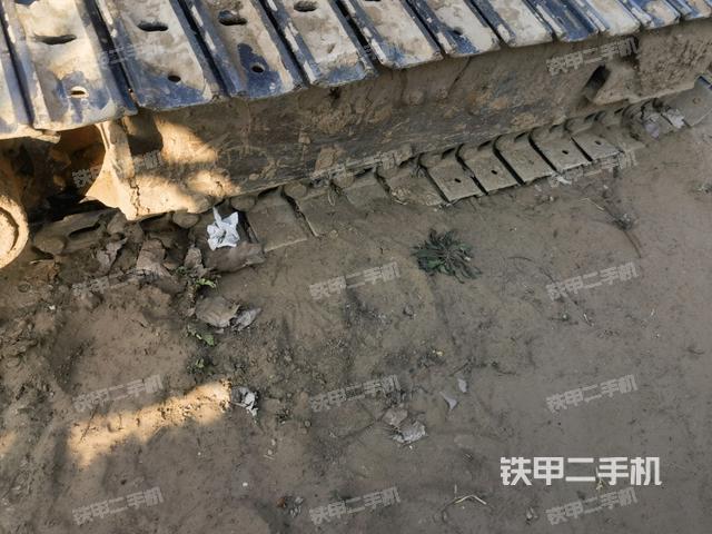 單側(cè)履帶整體(整機外觀) 單側(cè)履帶整體(整機外觀)