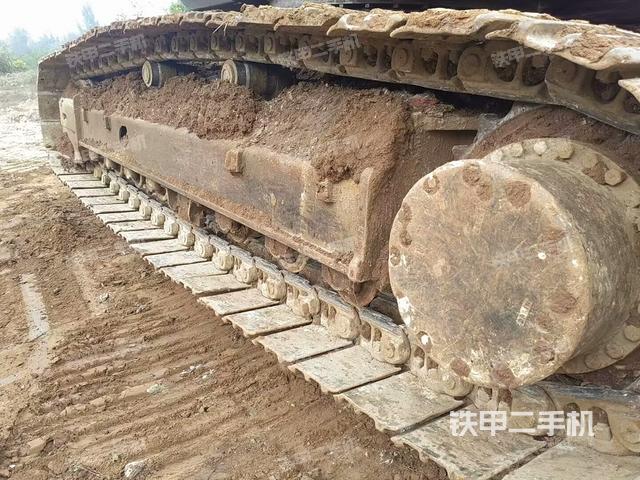 單側(cè)履帶整體(整機外觀) 單側(cè)履帶整體(整機外觀)