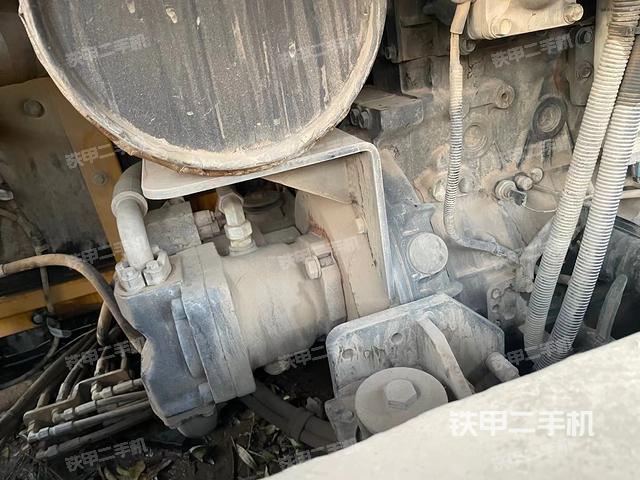液壓泵艙室正面整體(整機(jī)外觀) 液壓泵艙室正面整體(整機(jī)外觀)