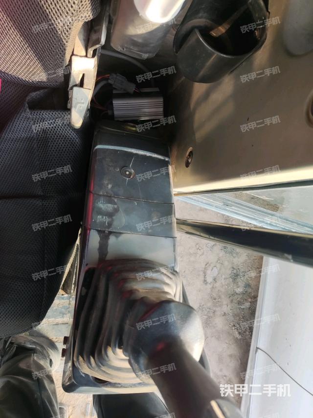 座椅左側(cè)控制臺(tái)/音響/含左手柄（駕駛室部分）