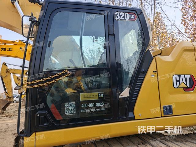 駕駛室整體(整機(jī)外觀) 駕駛室整體(整機(jī)外觀)