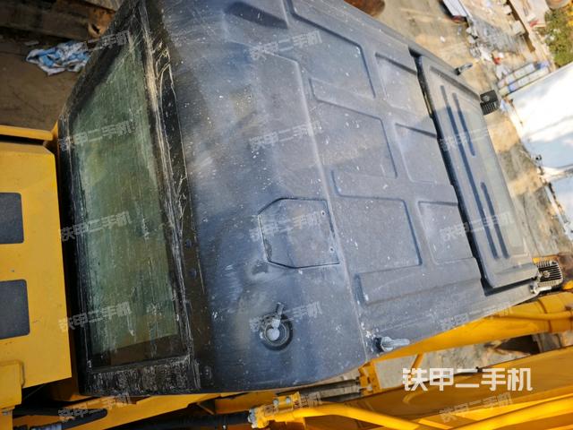 駕駛室頂部（整機外觀）