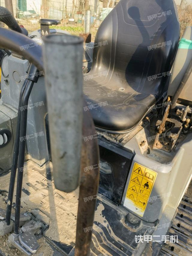 駕駛室整體(整機外觀) 駕駛室整體(整機外觀)