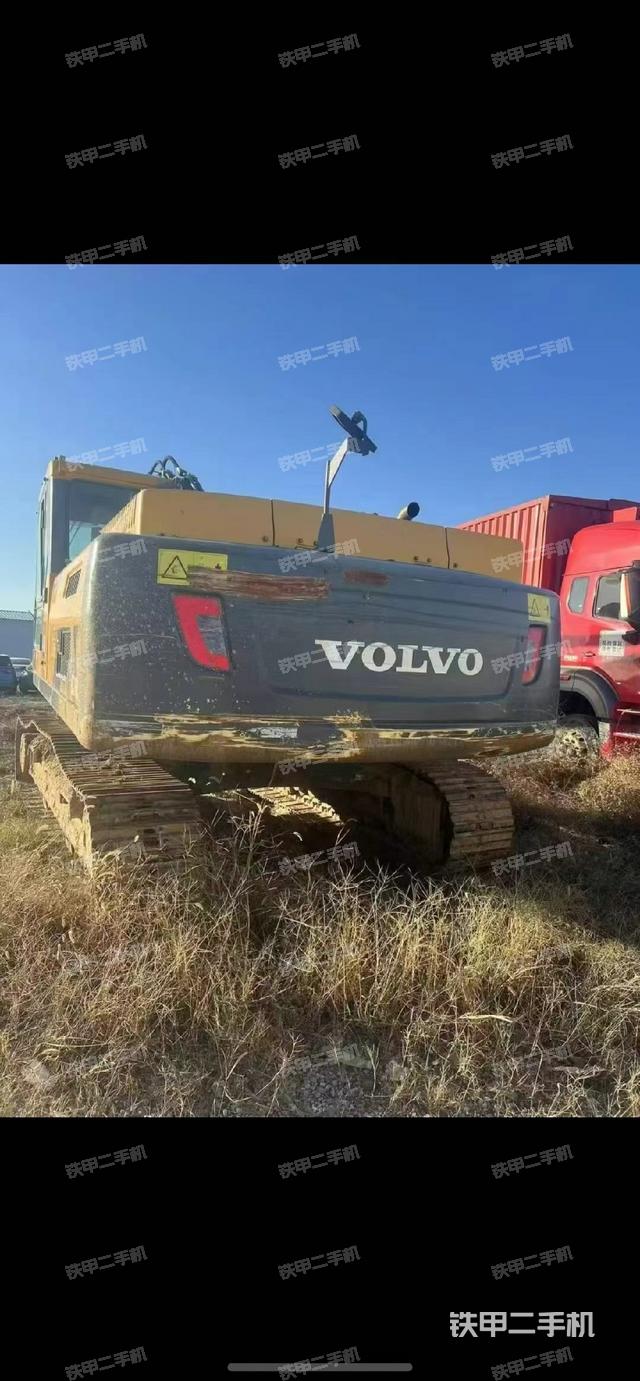 駕駛室頂部(整機(jī)外觀) 駕駛室頂部(整機(jī)外觀)