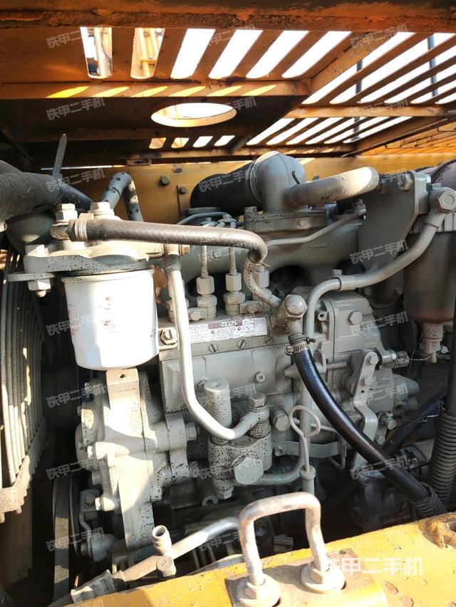 發(fā)動(dòng)機(jī)室（上車(chē)部件）