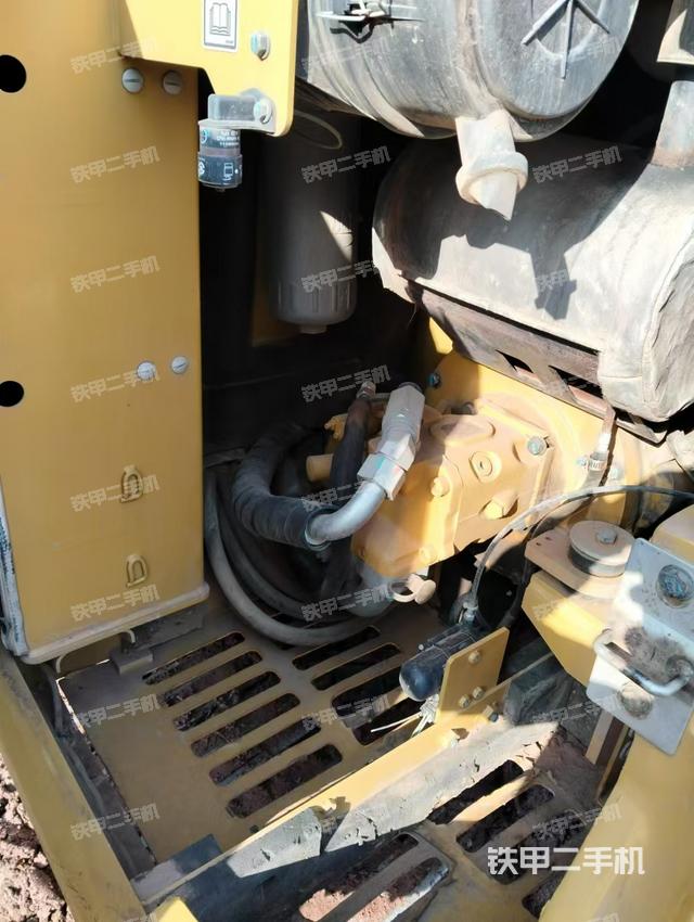 液壓泵艙室正面整體（整機(jī)外觀）