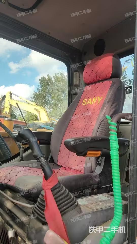 駕駛室整體（整機外觀）