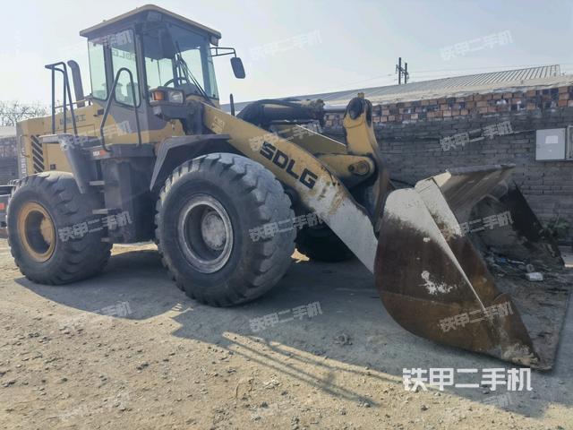 駕駛室操作臺(tái)(整機(jī)外觀及大件) 駕駛室操作臺(tái)(整機(jī)外觀及大件)