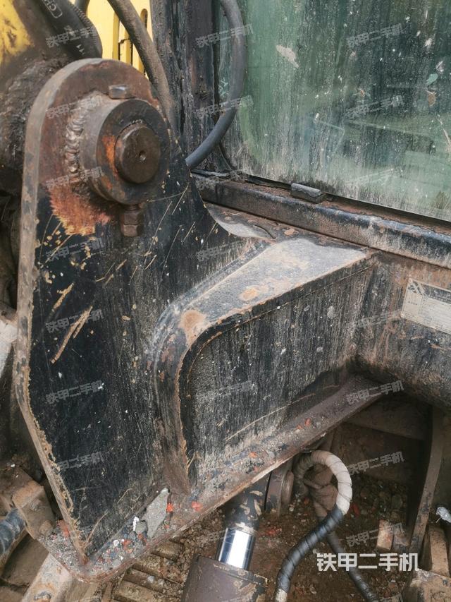 大臂根部?斜（工作和回轉(zhuǎn)裝置）