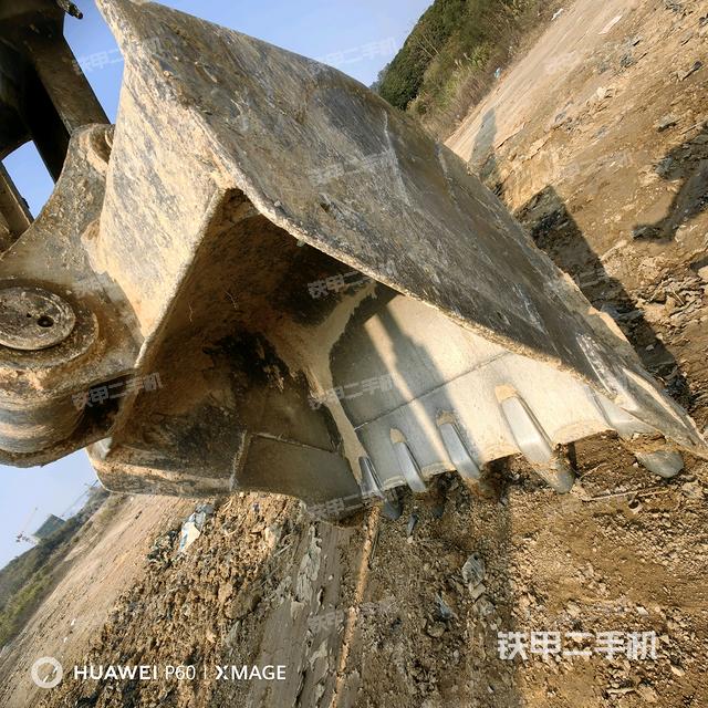 鏟斗右后整體(工作和回轉(zhuǎn)裝置) 鏟斗右后整體(工作和回轉(zhuǎn)裝置)