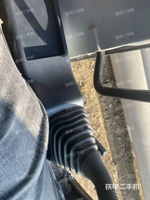 座椅左側(cè)控制臺(tái)/音響/含左手柄（駕駛室部分）