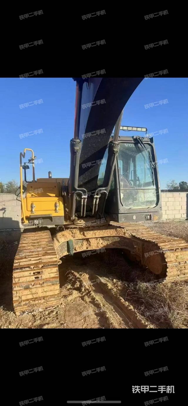 駕駛室整體(整機(jī)外觀) 駕駛室整體(整機(jī)外觀)