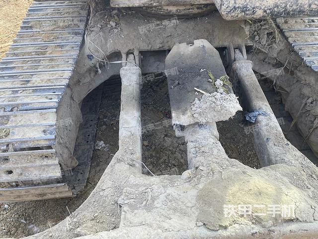轉(zhuǎn)盤和下車架正前(工作和回轉(zhuǎn)裝置) 轉(zhuǎn)盤和下車架正前(工作和回轉(zhuǎn)裝置)
