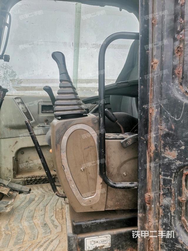 座椅左側(cè)控制臺(tái)/音響/含左手柄（駕駛室部分）