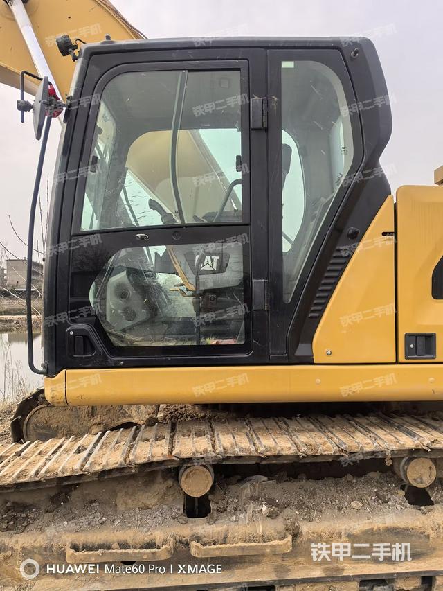 左后方玻璃角標(biāo)(駕駛室部分) 左后方玻璃角標(biāo)(駕駛室部分)