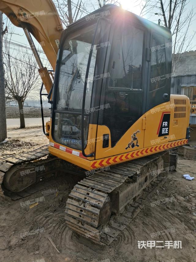 駕駛室整體（整機外觀）