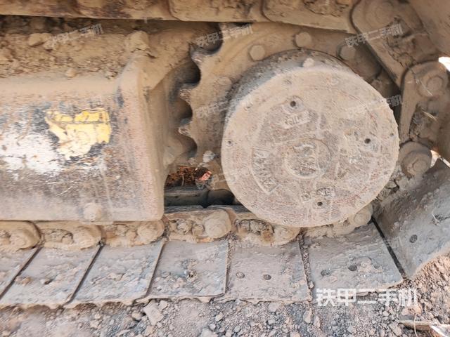 左驅(qū)動輪（行走機構(gòu)）