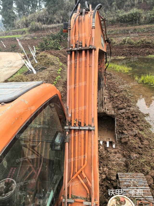 大臂背部俯視（工作和回轉(zhuǎn)裝置）