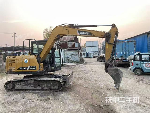 駕駛室整體(整機(jī)外觀) 駕駛室整體(整機(jī)外觀)