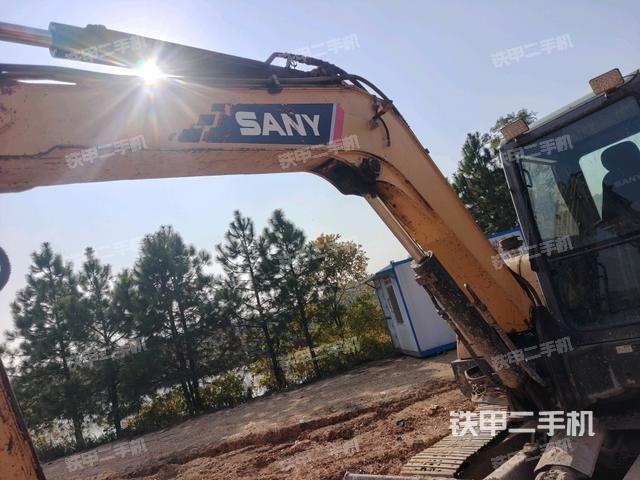 鏟斗右后整體（工作和回轉(zhuǎn)裝置）