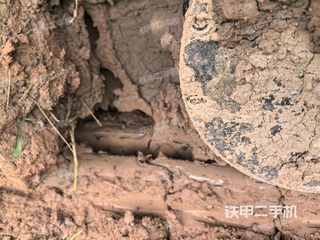 左驅(qū)動(dòng)輪（行走機(jī)構(gòu)）