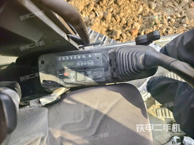 座椅左側(cè)控制臺(tái)/音響/含左手柄(駕駛室部分) 座椅左側(cè)控制臺(tái)/音響/含左手柄(駕駛室部分)