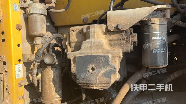液壓泵艙室正面整體(整機(jī)外觀) 液壓泵艙室正面整體(整機(jī)外觀)
