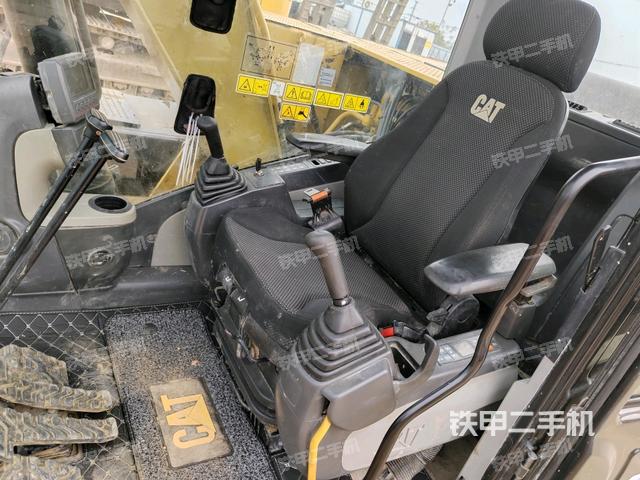 左后方玻璃角標(biāo)（駕駛室部分）