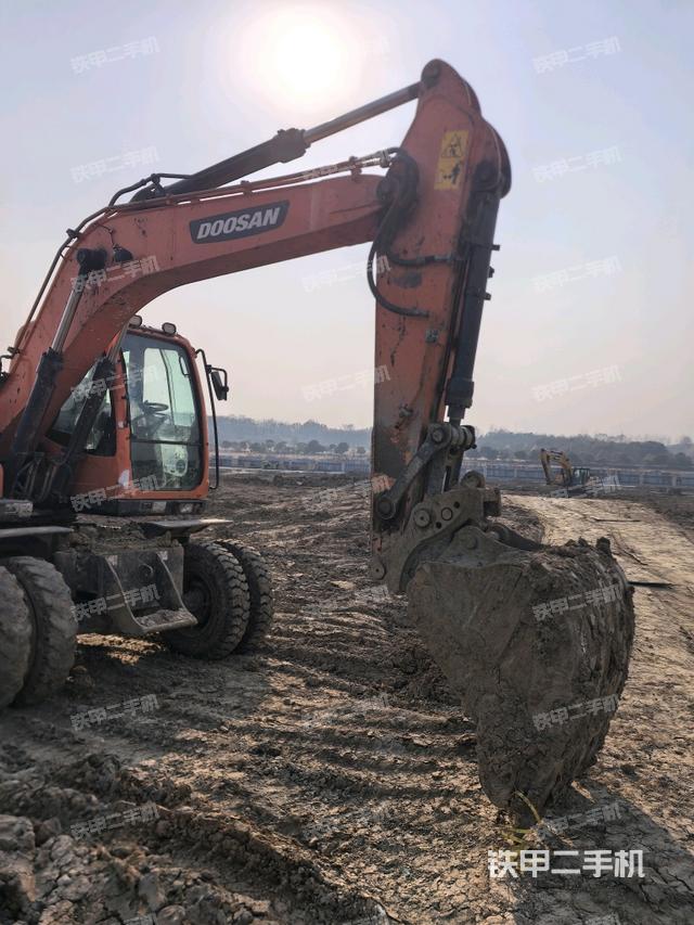 大臂整體?右側(工作和回轉裝置) 大臂整體?右側(工作和回轉裝置)