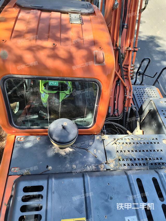 驾驶室顶部（整机外观）