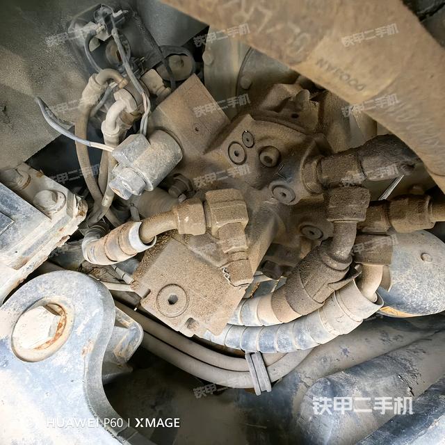 回轉(zhuǎn)馬達(dá)和主控閥(整機(jī)外觀) 回轉(zhuǎn)馬達(dá)和主控閥(整機(jī)外觀)