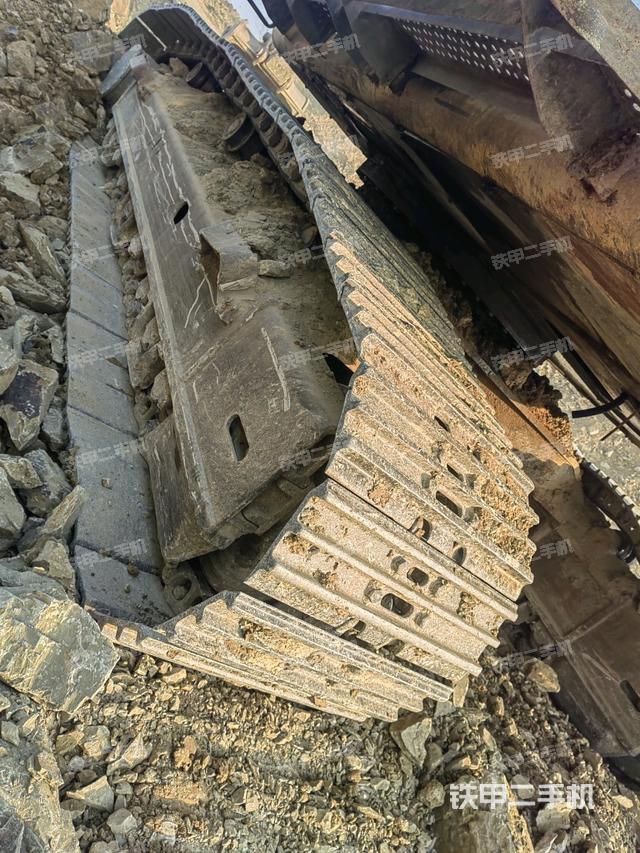 左驅(qū)動輪（行走機構(gòu)）