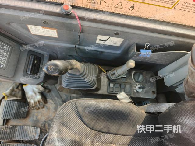 座椅右側(cè)控制臺/鑰匙門/油門/含右手柄（駕駛室部分）